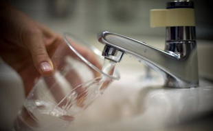France libertés et 60 millions de consommateurs ont lancé mardi une vaste enquête sur la qualité de l'eau en France, deuxième volet de l'opération "Transparence", qui s'est d'abord intéressée au prix du service de l'eau.