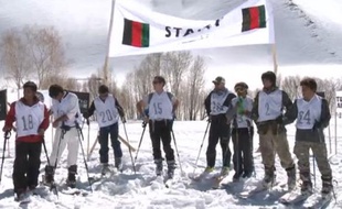 Des skieurs prennent part à une compétition en Afghanistan en mars 2013.