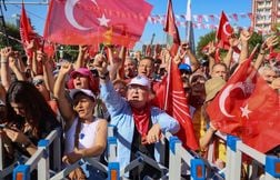 Des dizaines de milliers de manifestants en Turquie en soutien à l’oppositi…