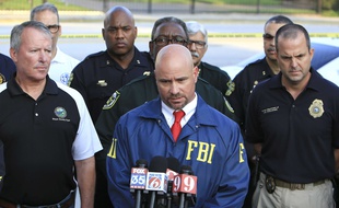 L'agent spécial du FBI Ron Hopper répond aux questions des journalistes sur l'attentat d'Orlando