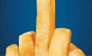 Un paquet de frites en forme de doigt d'honneur repris comme symbole suite aux attentats de Bruxelles