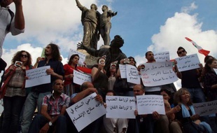 Le Liban est devenu l'otage du conflit dans la Syrie voisine après une série d'incidents meurtriers impliquant des adversaires et des sympathisants du régime du président Bachar al-Assad, estiment des experts.