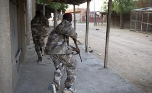 Des soldats maliens en action à Gao le 13 avril 2013