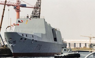 La frégate Lafayette, l'une des six frégates vendue à Taïwan, à la base navale de Lorient le 13 juin 1992