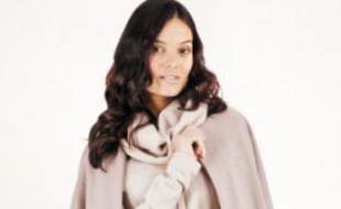 Un gilet de Marie-Caroline Cherel, un top sans manche d'Angelina Dodemand.