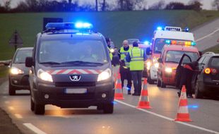 Illustration d'un véhicule de gendarmerie intervenant sur un accident de la route, ici près de Rennes.
