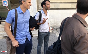 Kevin Vacher et son avocat Laurent Bartolomei à la sortie du tribunal.