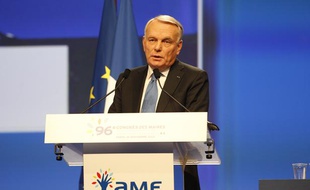 Jean-Marc Ayrault, premier ministre, lors du congrès des maires de France, le 19 novembre à Paris.