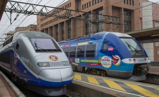 Illustration d'un TER et d'un TGV à la gare de Lille-Flandres.