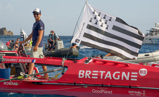 Après 74 jours en mer, Guirec Soudée est arrivé vendredi en fin d'après-midi à Saint-Barthélémy.