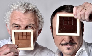 Le chocolatier François Pralus est le premier au monde à proposer des tablettes de café à croquer, qu'il a élaboré grâce à une idée de Vincent Ferniot.