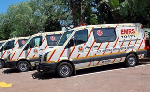 Vingt-neuf personnes sont mortes dimanche dans une collision entre un bus et un camion en Afrique du Sud sur une route réputée dangereuse, a déclaré un porte-parole du gouvernement.