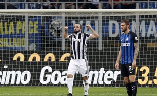 Higuain en pleine séance de tractions imaginaires