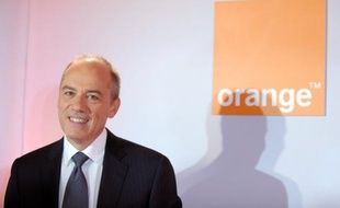 Le PDG de France Télécom, Stéphane Richard, a assuré mardi qu'aucun plan social n'était prévu au sein de son groupe en dépit de l'arrivée du nouvel opérateur de téléphonie mobile Free Mobile (Iliad) sur le marché en janvier dernier.