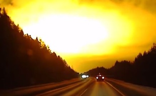 Capture d'écran de la vidéo d'une lueur orange dans le ciel russe, près de Rezh, le 14 novembre 2014.