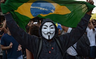 Une manifestation pour dénoncer l'argent dépensé pour la Coupe des confédérations et le Mondial 2014, à Belo Horizonte (Brésil) le 15 juin 2013.