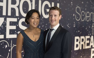 Mark Zuckerberg et son épouse Priscilla Chan à Mountain View, en Californie, le 9 novembre 2015.