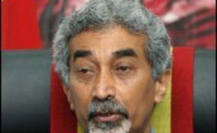 Le Premier ministre du Timor oriental, Mari Alkatiri, a une nouvelle fois rejeté vendredi les appels à sa démission lancés par la rébellion, tandis que de nouveaux incidents isolés éclataient dans la capitale Dili.