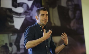 Le directeur produit de Facebook, Chris Cox, a annoncé son départ le 14 mars 2019.