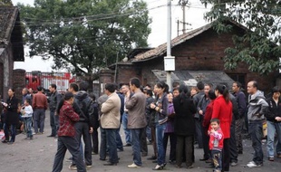 Un coup de grisou a tué 29 personnes dans une mine de charbon du centre de la Chine, ont annoncé annonce dimanche les médias d'Etat chinois. Trente-cinq mineurs travaillaient sur le site de la mine de charbon Xialiuchong, à Hengyang, dans la province du Hunan, samedi au moment de l'explosion, selon l'agence Chine nouvelle.