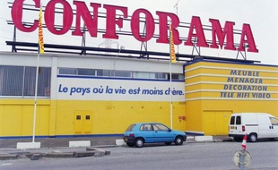 Vingt-huit salariés de l'enseigne Conforama à Nîmes ont fait grève samedi afin de demander des explications sur le licenciement du directeur du magasin. Illustration.