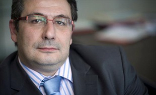 Le député PS Pascal Cherki a estimé mardi à l'Assemblée que "lorsque l'on est président de la France, on n'est pas conseiller général, on prend la mesure de la situation et on change de braquet", des propos "inacceptables" pour Harlem Désir qui les a condamnés.