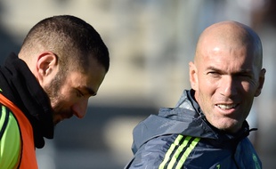 Zinédine Zidane et Karim Benzema lors de l'entraînement du Real Madrid, le 5 janvier 2016.