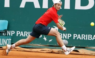 Le joueur de tennis Richard Gasquet retourne un service du Belge Kristof Vliegen lors du deuxième tour du tournoi de Monte-Carlo