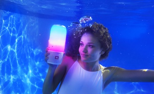 La Pulse 3 de JBL: une idée lumineuse pour danser au fond du grand bain.