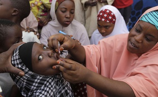 Illustration d'une campagne de vaccination contre la polio au Nigeria.