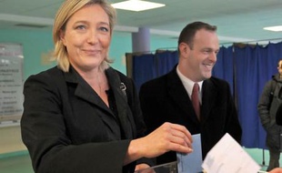 Marine Le Pen, vice-présidente du Front National et colistière de Steeve Briois, candidat à la mairie d'Hénin-Beaumont.