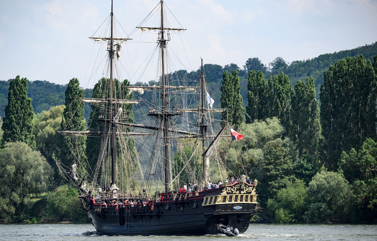 En images Des voiliers de trois m ts voguent pour l Armada de Rouen