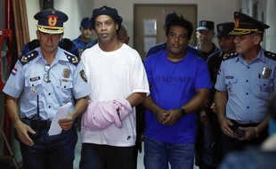 Ronaldinho et son frère ont été arrêtés au Paraguay pour détention de faux passeports, le 5 mars 2020.