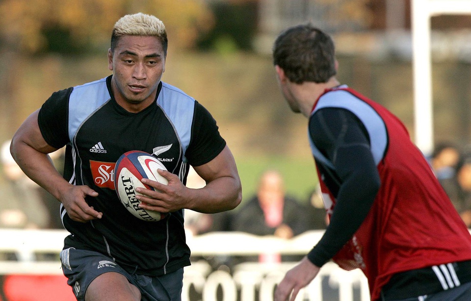 Le rugbyman All Black Jerry Collins tu dans un accident de voiture