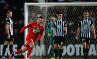 Le milieu de terrain du Stade Rennais Jérémy Gélin, ici après son but victorieux en 8e de finale de Coupe de France face au SCO d'Angers, le 28 janvier 2020.
