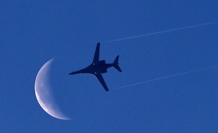 Un avion de l'US Air Force B1-B au-dessus de Kobané, en Syrie, le 18 octobre 2014.