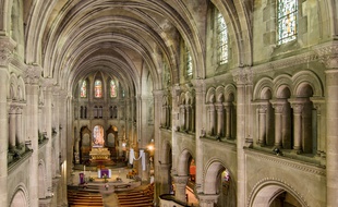 La nef de la basilique Saint-Denys à Argenteuil (Val-d'Oise). (Illustration)
