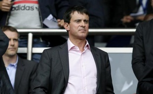 Manuel Valls n'a pas parlé de "maladresse" à Jean-Marc Ayrault au sujet de ses propos sur les Roms, selon l'entourage du ministre de l'Intérieur, qui dément une source gouvernementale sur ce point et rapporte une autre version de ses déclarations.