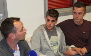 Vincent Boileau Autin, président de la Lesbian and Gay Pride (LGP) et premier marié gay de France, Clément et Aaron, jeudi, dans les locaux de la LGP
