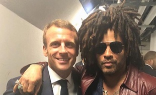 Emmanuel Macron et Lenny Kravitz dans les coulisses du concert de U2 à Bercy, le 13 septembre 2018.