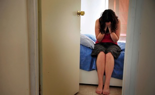 Illustration d'une femme victime de violences conjugales.