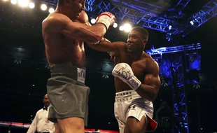 Anthony Joshua (à dr.) contre Wladimir Klitschko, à Londres le 29 avril 2017.