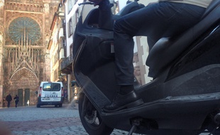 Illustration. Scooter sur une voie piétonne à Strasbourg.