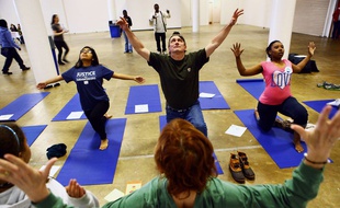 Un cours de yoga à Memphis (Tennessee), le 30 mars 2013.
