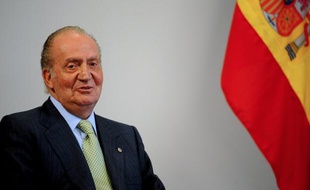 Le roi Juan Carlos d'Espagne a été privé de son poste de président d'honneur de la branche espagnole de WWF à la suite du scandale suscité par la chasse à l'éléphant du monarque en avril au Botswana, a annoncé samedi l'organisation de défense de la nature.