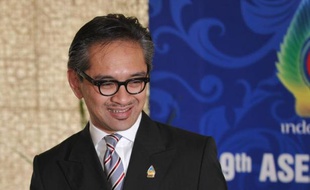 Les chefs de diplomatie de l'Association des nations d'Asie du Sud-Est (Asean) ont donné mercredi leur feu vert à une présidence birmane du bloc régional en 2014, a indiqué le ministre indonésien des Affaires étrangères, Marty Natalegawa.