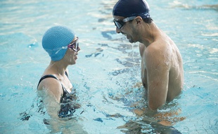 Florence Loiret-Caille et Samir Guesmi dans L'Effet aquatique de Solveigh Anspach