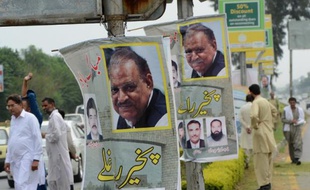 Le nouveau président du Pakistan Mamnoon Hussain a officiellement pris lundi ses fonctions à la tête d'un Etat aux prises avec les rébellions islamistes et une grave crise économique et énergétique.
