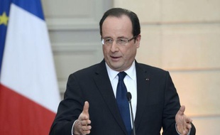 La prise d'otages sur un site gazier en Algérie "semble se dénouer dans des conditions dramatiques", a déclaré jeudi le président François Hollande à l'Elysée.