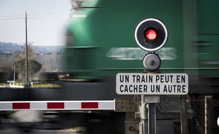 La collision se serait déroulée peu avant dix heures selon la SNCF citée par Le Parisien.